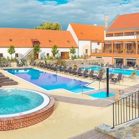 Hotel Zamek Valec Vladislav ภายนอก รูปภาพ