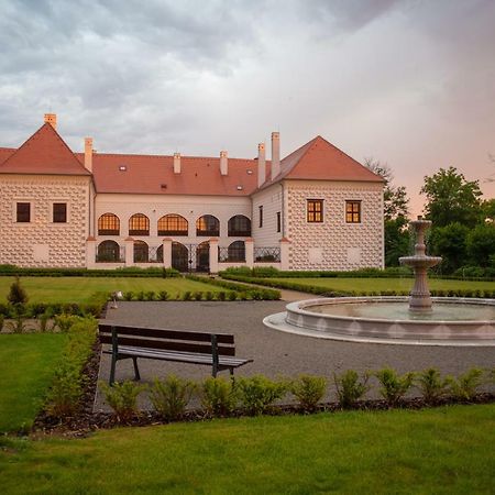 Hotel Zamek Valec Vladislav ภายนอก รูปภาพ