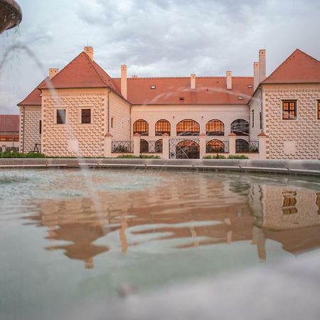 Hotel Zamek Valec Vladislav ภายนอก รูปภาพ