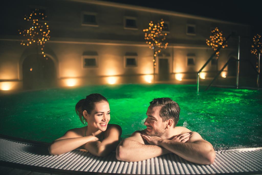 Hotel Zamek Valec Vladislav ภายนอก รูปภาพ