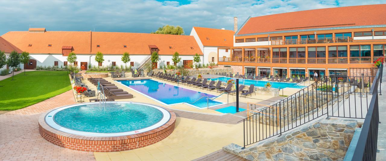 Hotel Zamek Valec Vladislav ภายนอก รูปภาพ
