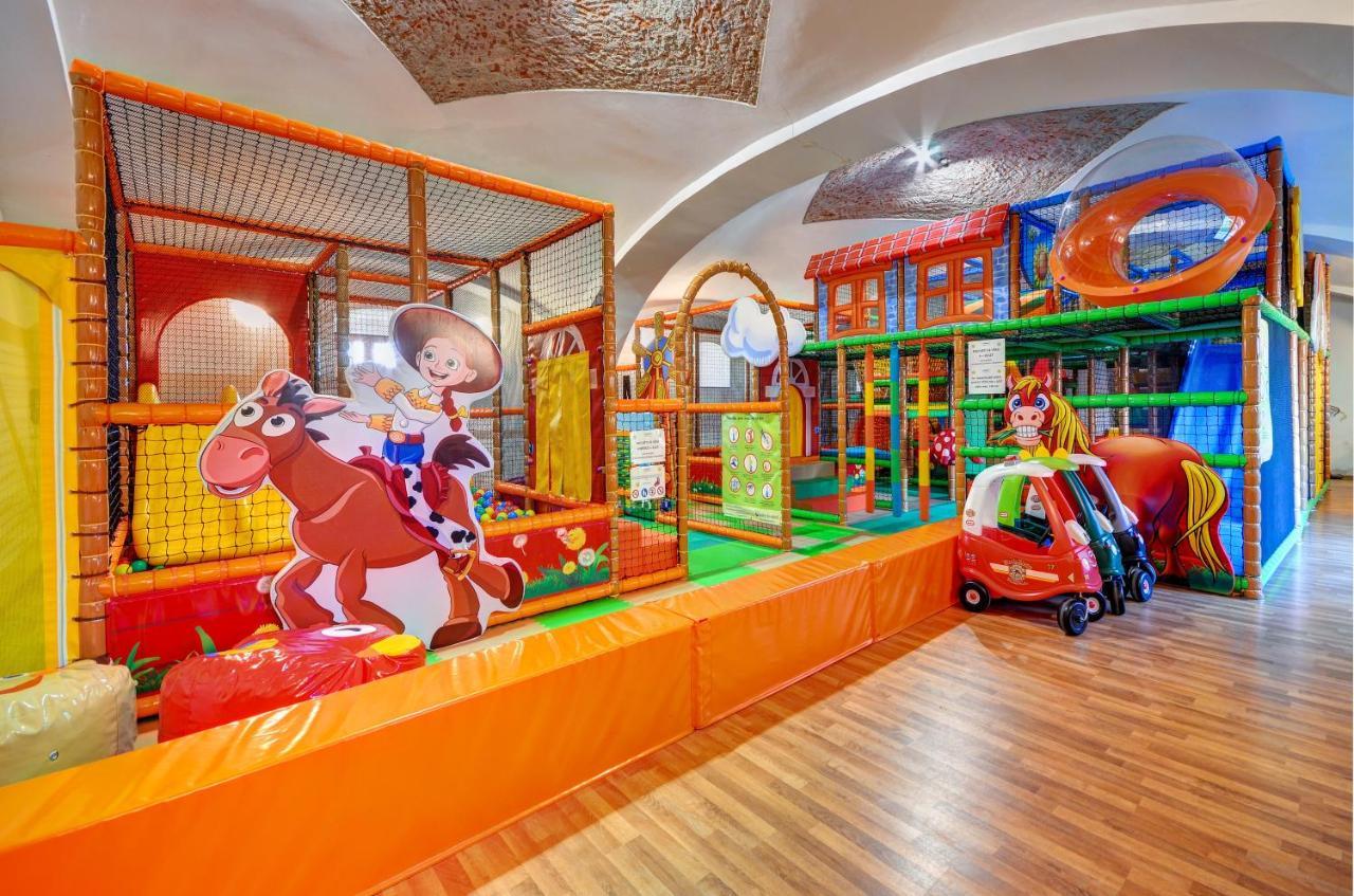 Hotel Zamek Valec Vladislav ภายนอก รูปภาพ