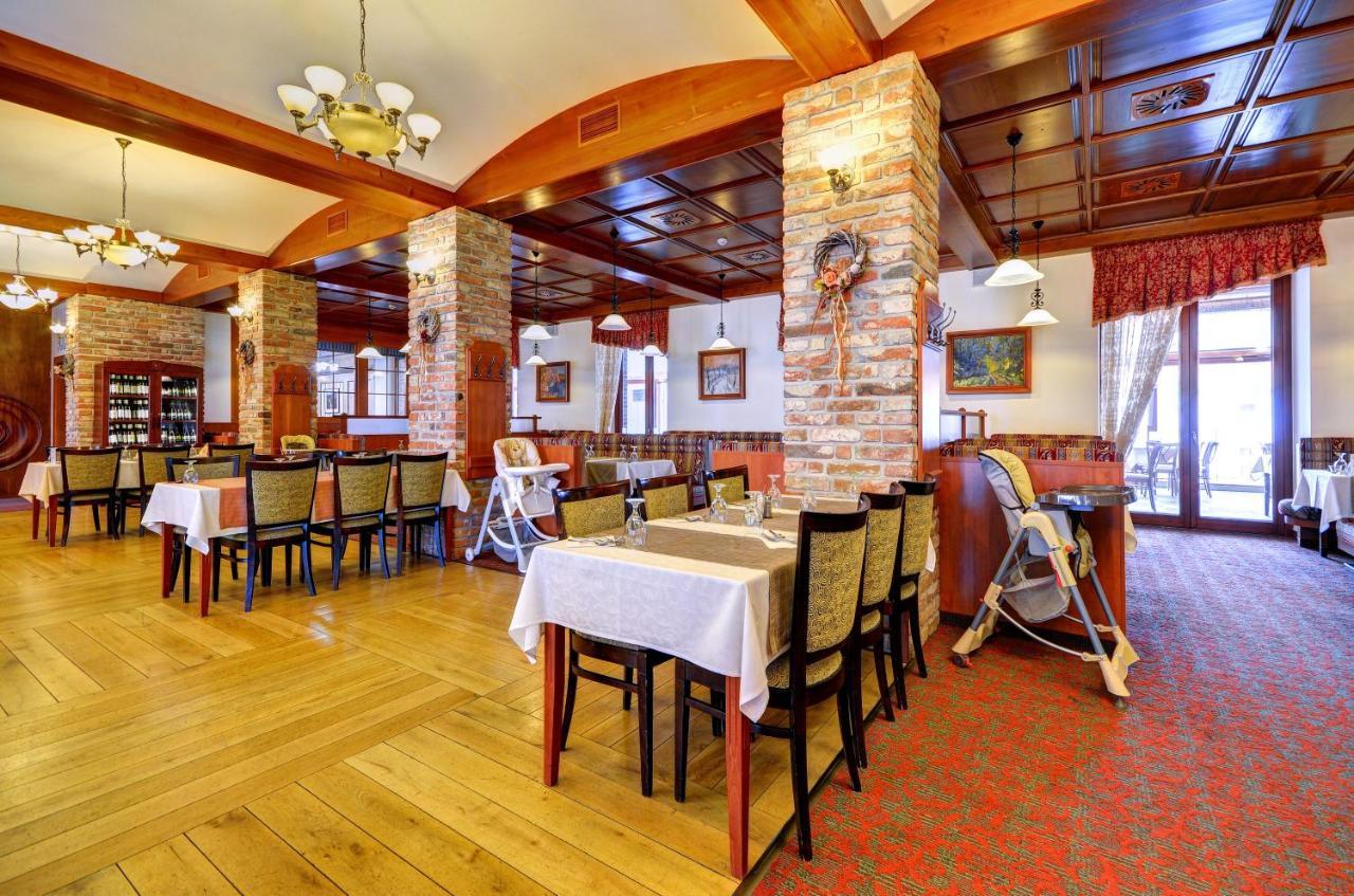 Hotel Zamek Valec Vladislav ภายนอก รูปภาพ