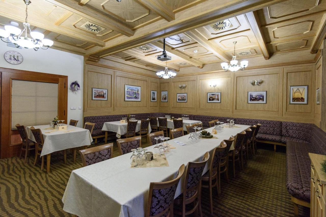 Hotel Zamek Valec Vladislav ภายนอก รูปภาพ
