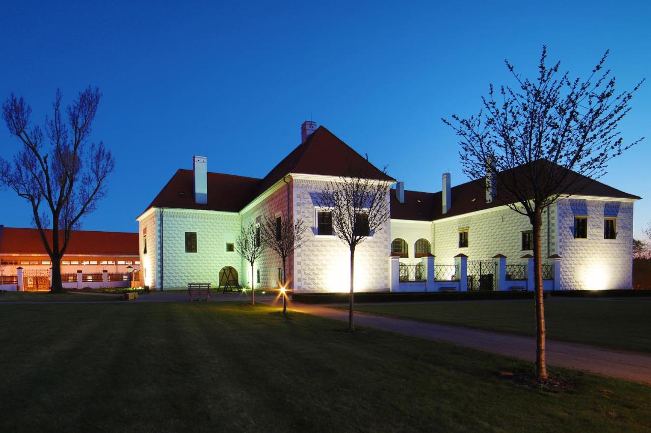 Hotel Zamek Valec Vladislav ภายนอก รูปภาพ