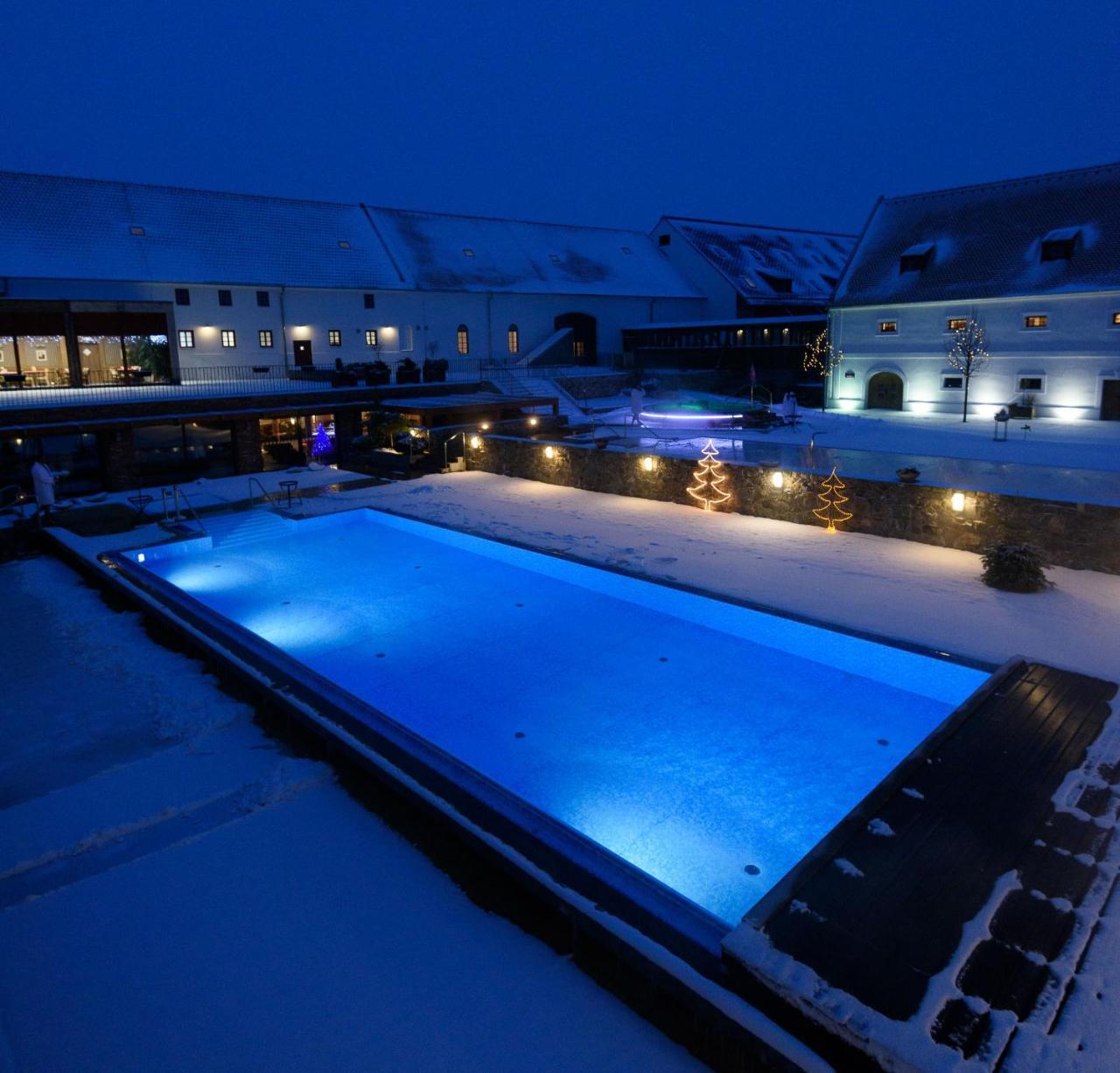 Hotel Zamek Valec Vladislav ภายนอก รูปภาพ