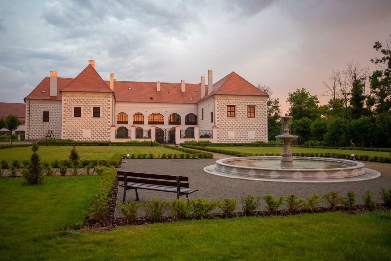 Hotel Zamek Valec Vladislav ภายนอก รูปภาพ