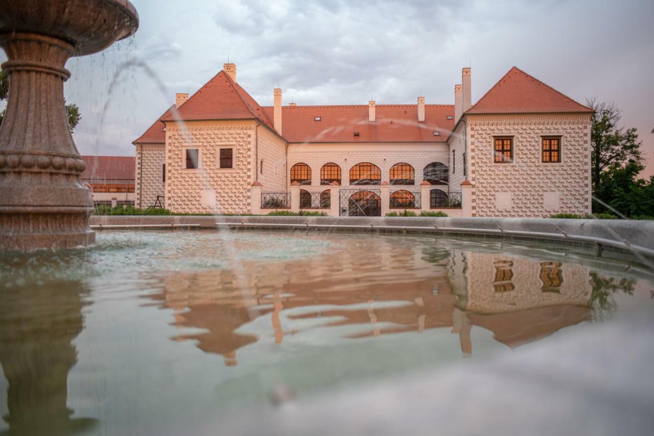 Hotel Zamek Valec Vladislav ภายนอก รูปภาพ